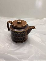 Full view of Hornsea Heirloom teapot with lid
