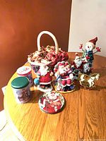 All items on table under normal light