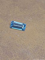 Front view of the baguette aquamarine