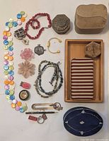 Overview of all jewelry, boxes, accessories