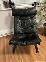 Front view of black leather Siesta lounge chair