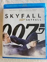 Front cover of Skyfall Blu-ray/DVD combo case