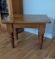 Full view of pine end table showing top and legs