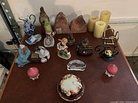 Full lot overview on tabletop showing all decorative items