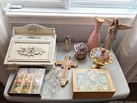 overview of all decor items on table