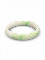 Oblique view of entire jadeite bangle showing colouration