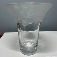 Side view showing frosted leaf and berries band and clear lower body