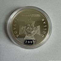 Reverse of 2006 Canadian proof dollar showing Victoria Cross design in capsule
