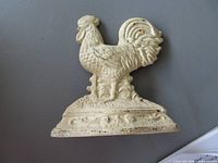 Front view of cast iron rooster doorstop