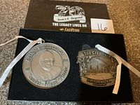 Closed presentation box with lot contents displayed