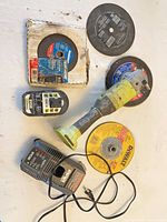 Overview of grinder, charger, battery and discs