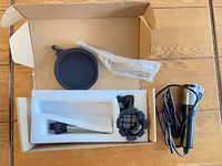 Kit contents in box: pop filter, stand parts, shock mount