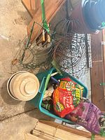 Overview of wire baskets, ceramic planter, tote with supplies