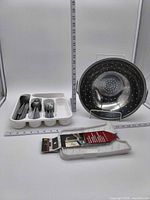 All items overview with measuring spoon set, colander, packaged sink mat