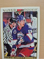 Front of 1992-93 Premier Super Rookie Teemu Selanne card