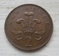 Reverse of 1971 2 New Pence coin showing Badge of the Prince of Wales and denomination