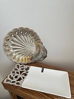 Overall view of both serving pieces