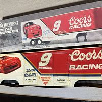 Box showing graphics and item depiction