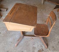 Overall view of desk and chair combination