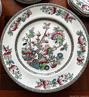 Round dinner plate with Indian Tree pattern