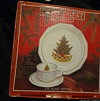 Retail box showing pattern image and set information