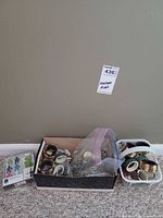 Overall lot: box of assorted napkin rings, bag of wine charms, Umbra set