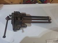 Top view of entire Record No. 53 vise showing screw mechanism, guide rods and front jaw