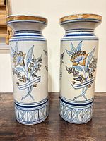 Both vases full view front