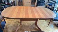 Top view of Dieklose wood dining table closed