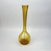 Full view of yellow glass vase front