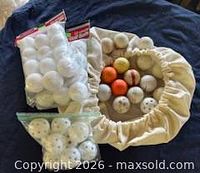 Overview of all golf balls: sealed pack, two bags of perforated balls, canvas pouch with regulation balls