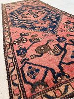 Angle view of rug surface and border