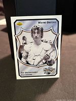 Front of Wayne Gretzky Upper Deck Hockey Heroes card