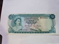 Obverse of Bahamian $1 note showing Queen Elizabeth II and serial M717283