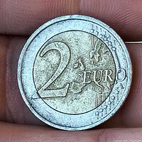 Obverse of the 2 Euro coin showing numeral 2 and Euro map