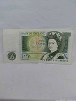 Front of the banknote showing Queen Elizabeth II portrait and denomination