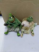Front view of both Russ frog figurines seated