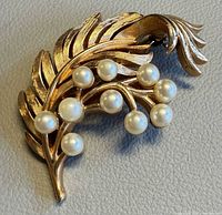 Front view showing gold-plated leaf and pearls