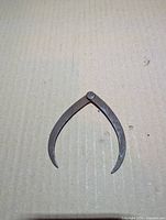 Outside caliper full view, legs closed