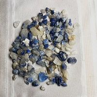 Full lot of dumortierite chips on cloth