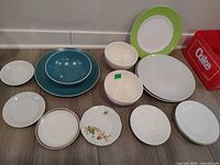 Overview of all bowls and plates displayed on floor