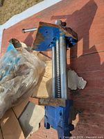 Full view of vise showing screw and guide rods