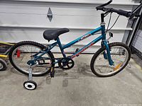 Side profile showing full bicycle with training wheels and reflectors