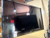 Front view showing screen powered on with 'No Signal' message