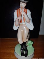 Front view of Hollohaza male flute player figurine