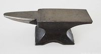 side view of the mini anvil showing horn, face and base