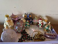 Overview of all blown glass ornaments in lot