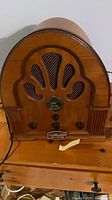 Front angled view of Welco NR-988 wood tabletop radio