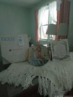 Plate displayed with COA and Reco box on table