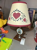 Full view lamp with primary shade on base